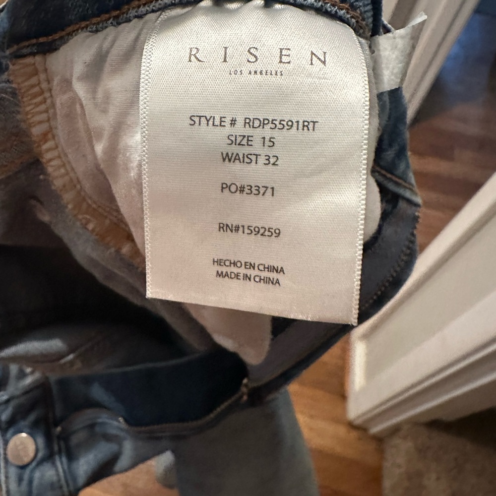 High-Rise Light Blue Cropped Flare Jeans with Raw Hem - Picture 7 of 7